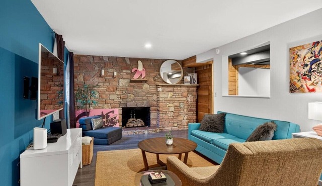 Deluxe West Seattle Apartment | Sleeps 6 | FIFA
