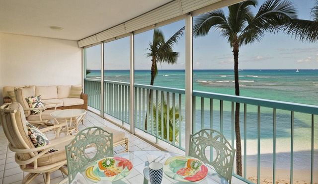 Direct Ocean Beachfront! One bedroom one bath one parking!
