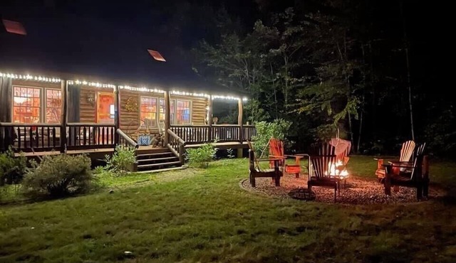 Dog-Friendly 5 Bedroom Log Cabin with Hot Tub in the Heart of Southern Maine