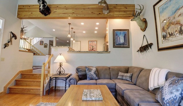 Dog Friendly Townhome w/Amazing views! WD21