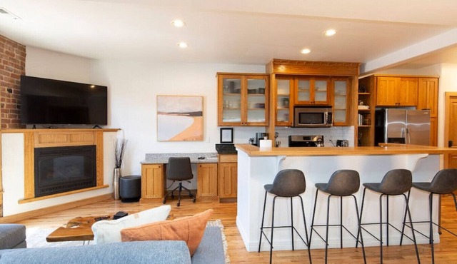 Downstream Loft - Historic Savory Building