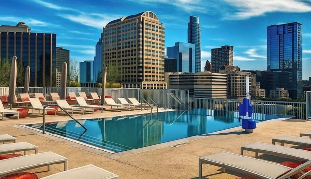 Downtown Austin Getaway - Luxury 3BR Suite w/Rooftop Pool & Views - Near 6th St
