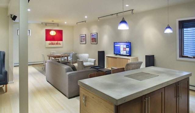 Downtown Carbondale Retreat Next to Sopris Park, Walkable & Dog-Friendly