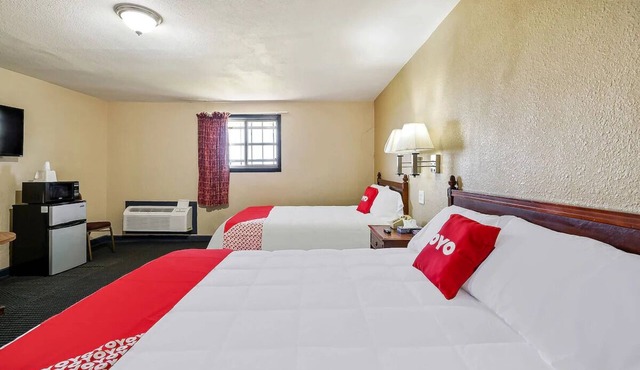 Downtown Luling Lodging w/Parking, 2 Min Drive to I-10 & US-90 Highway Access