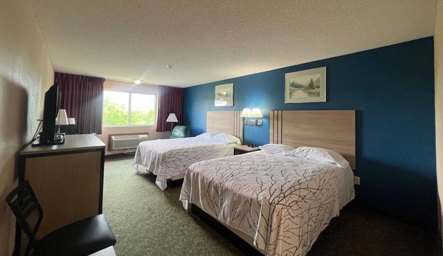Easy Access to Local Dining & Attractions | Free Parking | Deluxe 2 Queen Beds in Marshall County