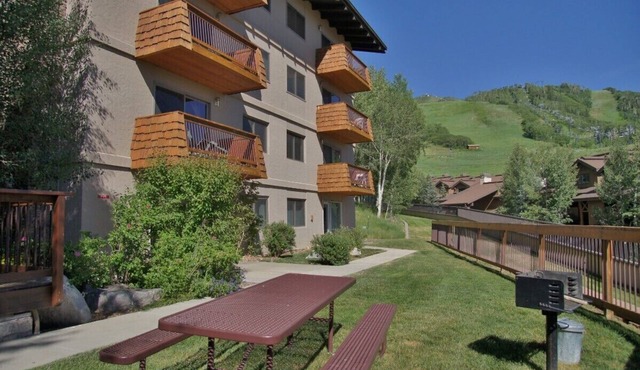 Easy Walk to Base Area Activities - Cozy Condo - Large Outdoor Hot Tub