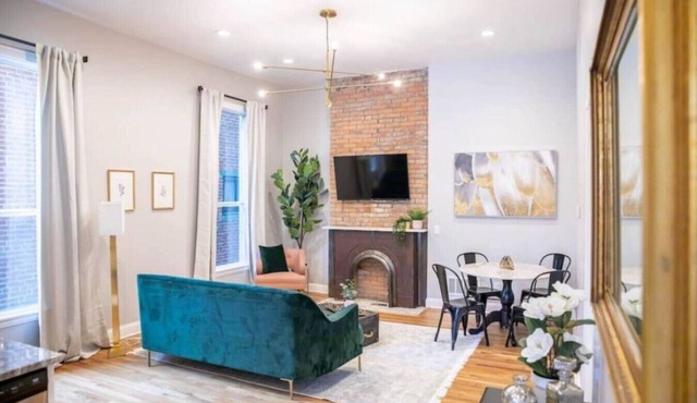 Eat, Shop, Stroll | Walkable | Modern Comfort