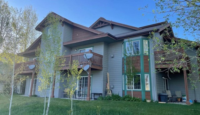 Edwards Mountain Chic On River Pool and Hot Tubs