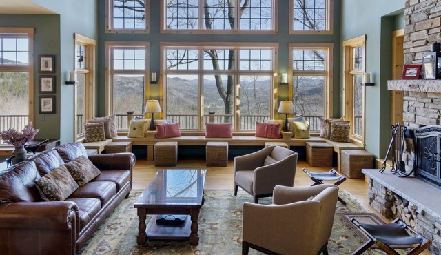 Elegant chalet with mountain views & private hot tub