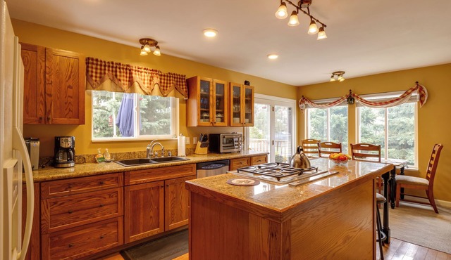 Empire Vacation Rental w/Fire Pit & Gas Grill!