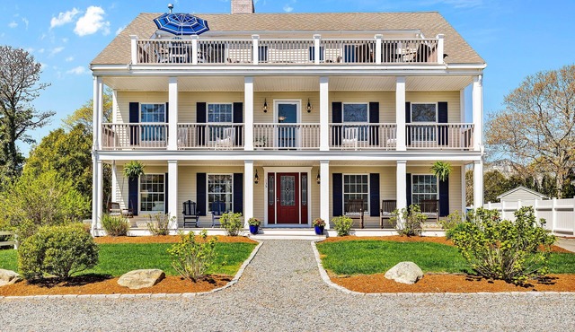 Endless summer with gorgeous views in relaxing luxury; 3-Bedrooms, sleeps 6.