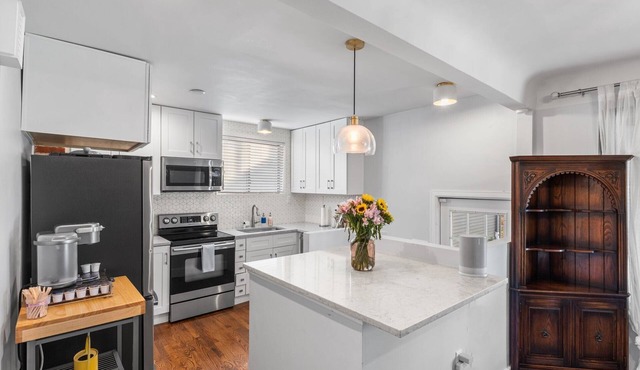 Englewood 2BD 2BA Near Light Rail & Downtown