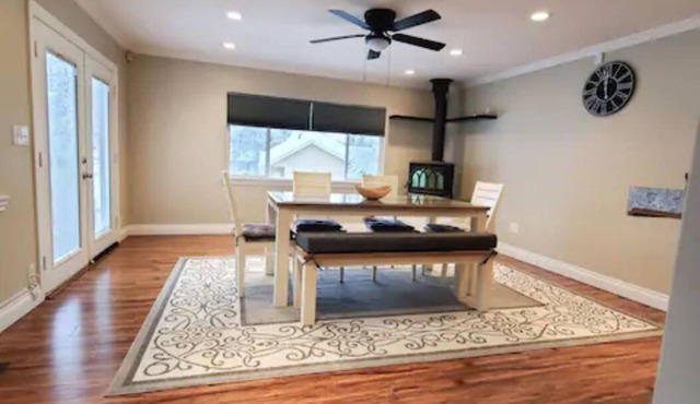 Enough space for the whole family near hiking trails and mountains.