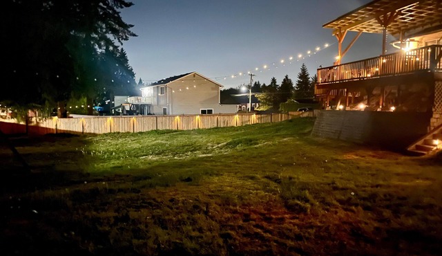 Entire 3BR Single-Family Home w/24,000sqft Fenced Yard near Seattle Downtown.