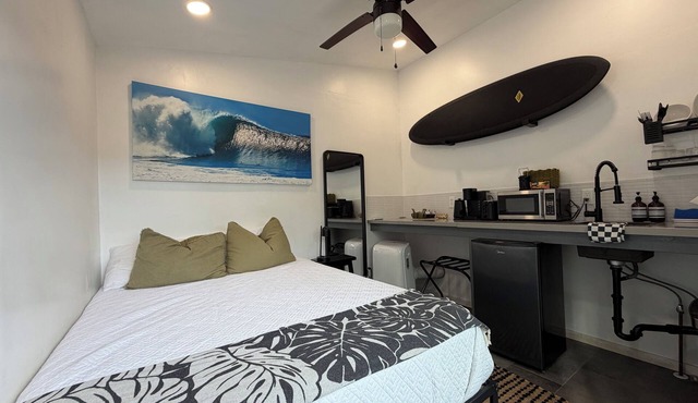 Epic Forest View Studio, A/C, Sleeps 2, Fast Internet, Private, Beach 5m Drive
