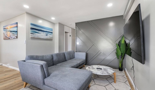 Ewa Beach 3BR - Sleeps 6, WiFi, A/C + Golf & Shop