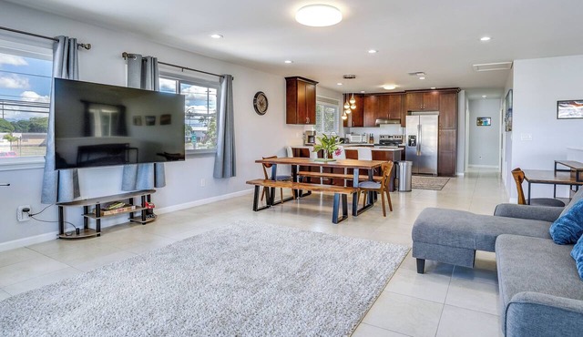 Ewa Beach Apartment ~ 1 Mi to Puʻuloa Beach Park!