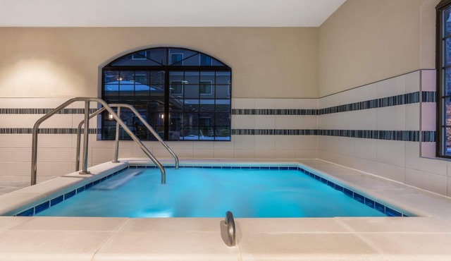Excellent Mid-Town Location | Free Daily Breakfast, Pool & Hot Tub Access