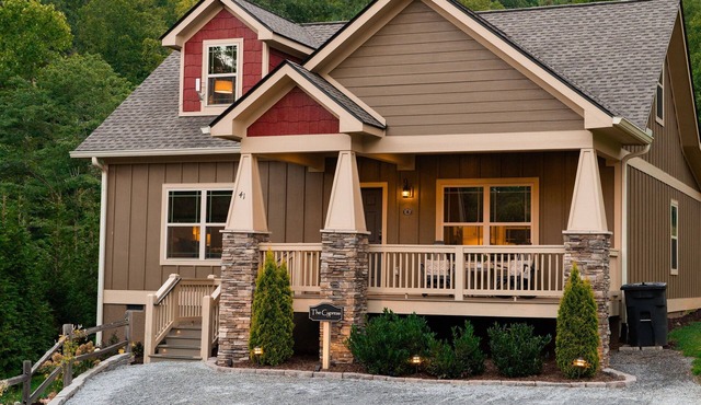Exceptionally Clean Cottage with Private Hot Tub Near Asheville