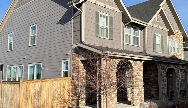 Executive furnished 4BR/4BA townhouse for 30+ day stays with 2-car garage