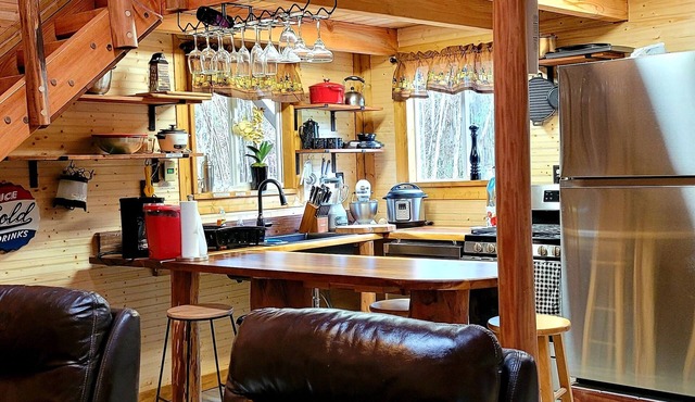 Exotic family getaway private eco Log cabin near Volcano Park