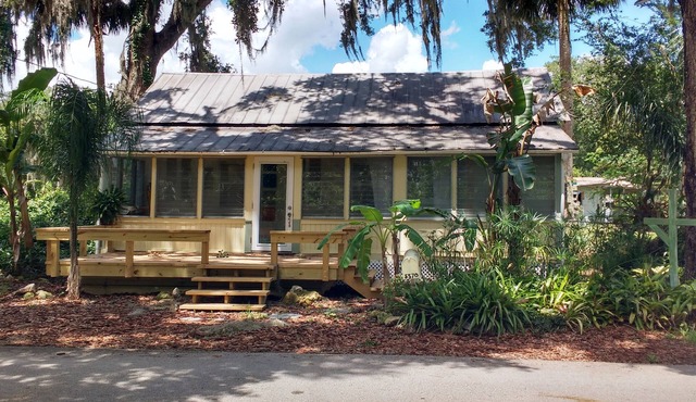 EXPERIENCE AUTHENTIC OLD FLORIDA @ THIS CRACKER COTTAGE; WALK TO DE LEON SPRINGS in De Leon Springs