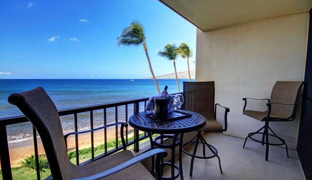 Exquisite Renovated Beachfront Haven - Experience Sugar Beach #329