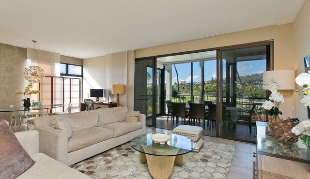 Fabulous, Renovated Large 3BR Condo on Kahala Beach