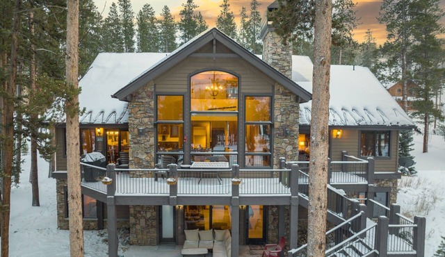 Fairview Lodge: Private Home on Golf Course, Hot Tub, Pool Table, Dogs OK!