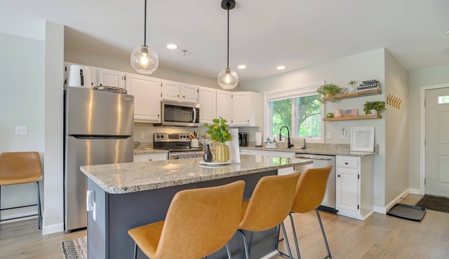 Family-friendly Gem w/Heated Pool Near Storyland!
