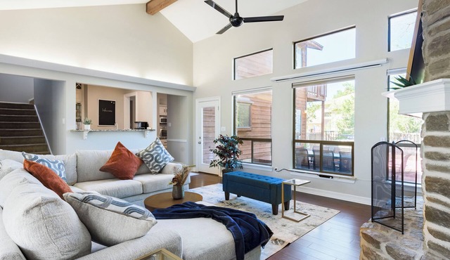 Family-Friendly Lakeway Home | Walk to City Park