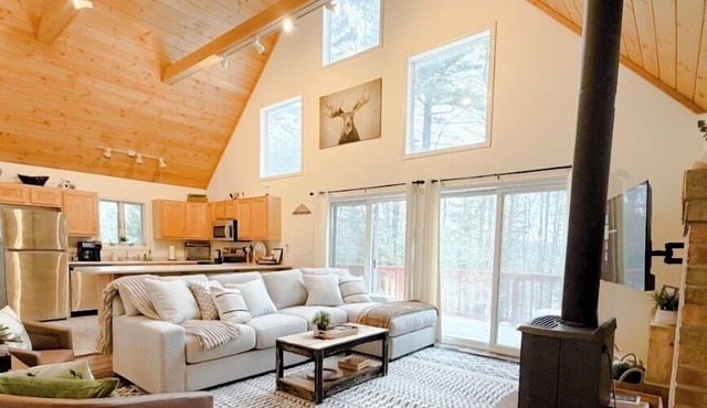 Family Retreat | Game Room + Firepit | Sleeps 10