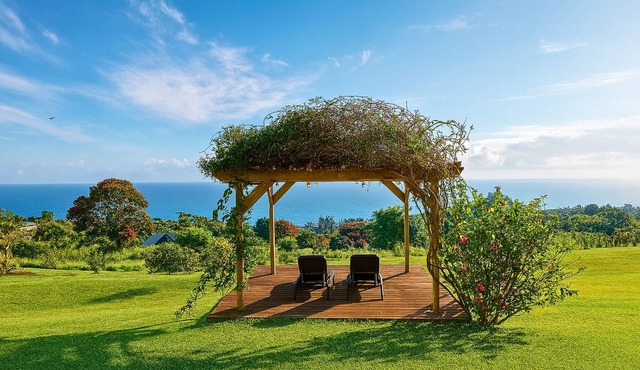 Farmhouse + Ohana on 5 Acres Tropical Oasis -Sleeps Up To 12
