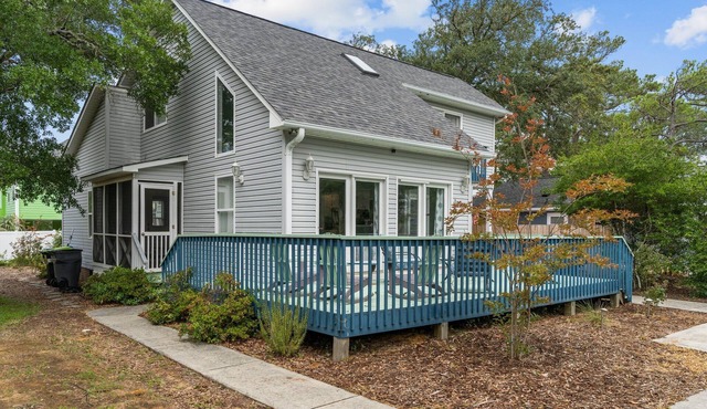 Fenced in yard, Short walk to the beach from this spacious home. Dogs welcome!