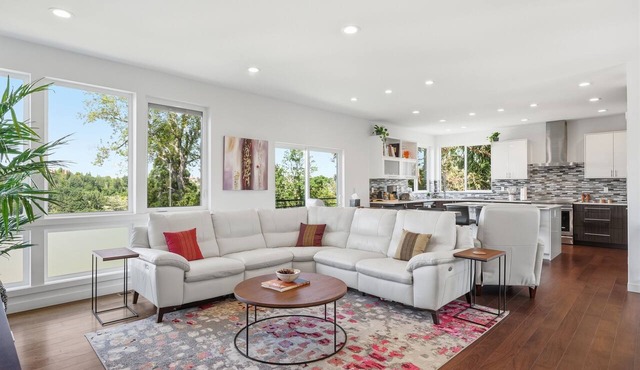 MAJOR INTERNATIONAL SPORTING EVENT Special! Luxe Home + Private Movie Theater + Easy Stadium Access
