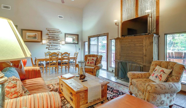 Fire Pit, Peaceful Porch! Family Cabin By Old Town
