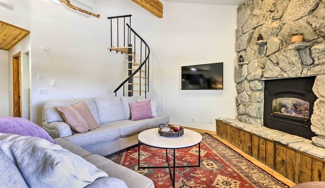 Fraser Mountain Escape w/Fireplace & Deck!