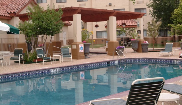 Free Breakfast. Shared Pool & Hot Tub. Studio Near Texas Tech University & University Medical Center. in Lubbock