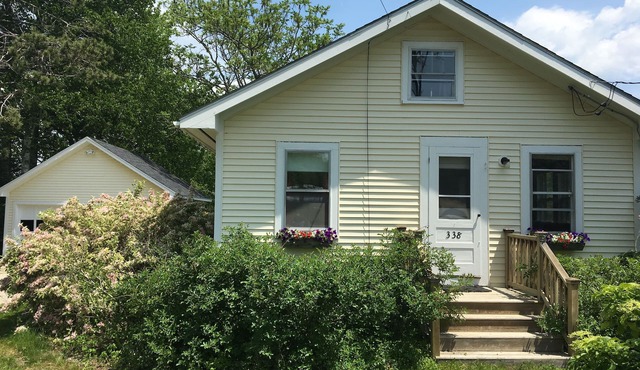 Friendly Cottage In Blue Hill - Sleeps 4