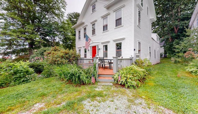 Friendly home with our separate condos & free WiFi in the heart of downtown