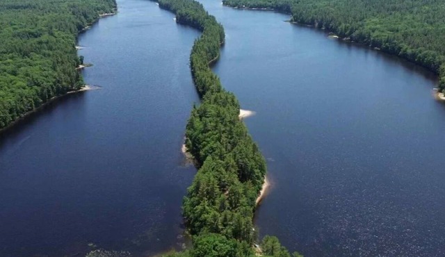 Fun Lakefront Home with gorgeous views; swim, fish, boat, kayak, Hot Tub, Casino