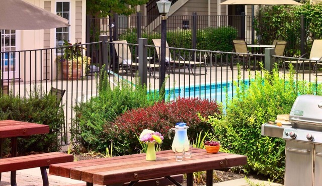 Fun Staycation! 2 Spacious Units with Free Parking! Pet-friendly!
