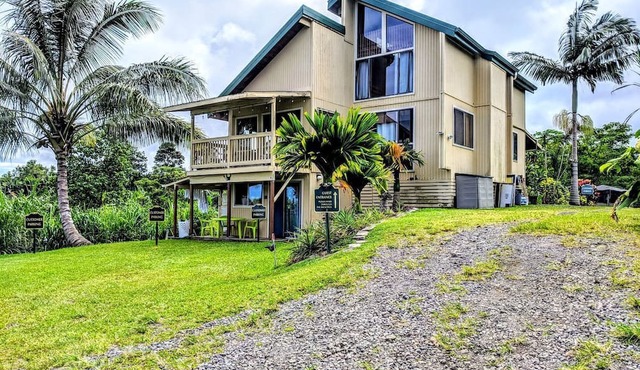 Garden View Queen Rental near Akaka Falls, Hawaii