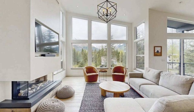 Glacier View Getaway | New 2021 Custom 4BR