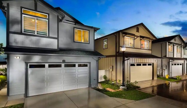GOLF COURSE VIEWS - 2 Bed and 2.5 Bathrooms