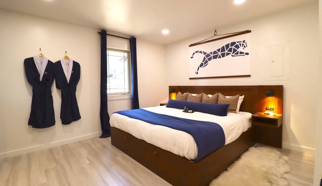 Gorgeous Cabin in the Woods,Fire Pit, King Bed, Cold A/C