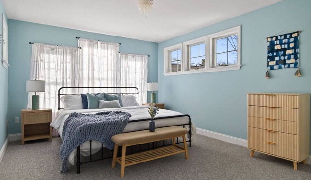 Gorgeous Downtown Townhome - Walk to Beach