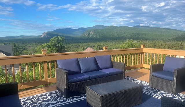 Gorgeous views await you at the 6 Bed Room 3200 sq ft Hites Peak!