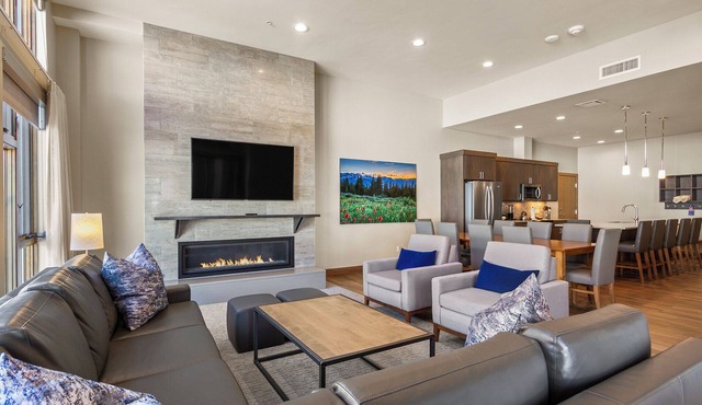 Grand Colorado 4BR | Ski-in/out Mountain Escape