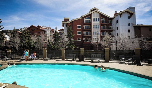 Grand Lodge Hotel | 1 Bedroom | Walk to the Lifts | Outdoor Pool & Hot Tub